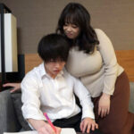 勉強漬けで性欲が溜まった息子、我慢出来ずに巨乳母へ中出し